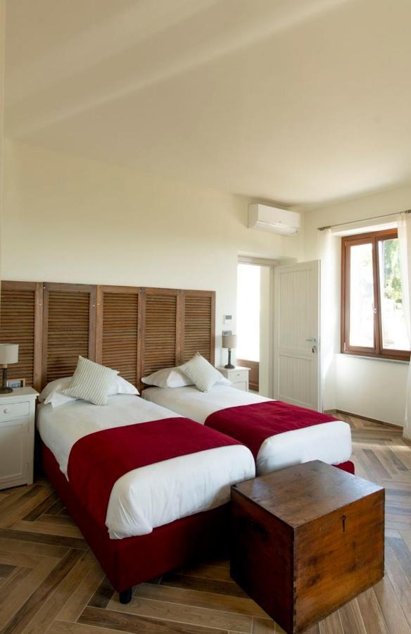 Le Vecchie Persiane - Bed & Breakfast Диано-д'Альба Экстерьер фото