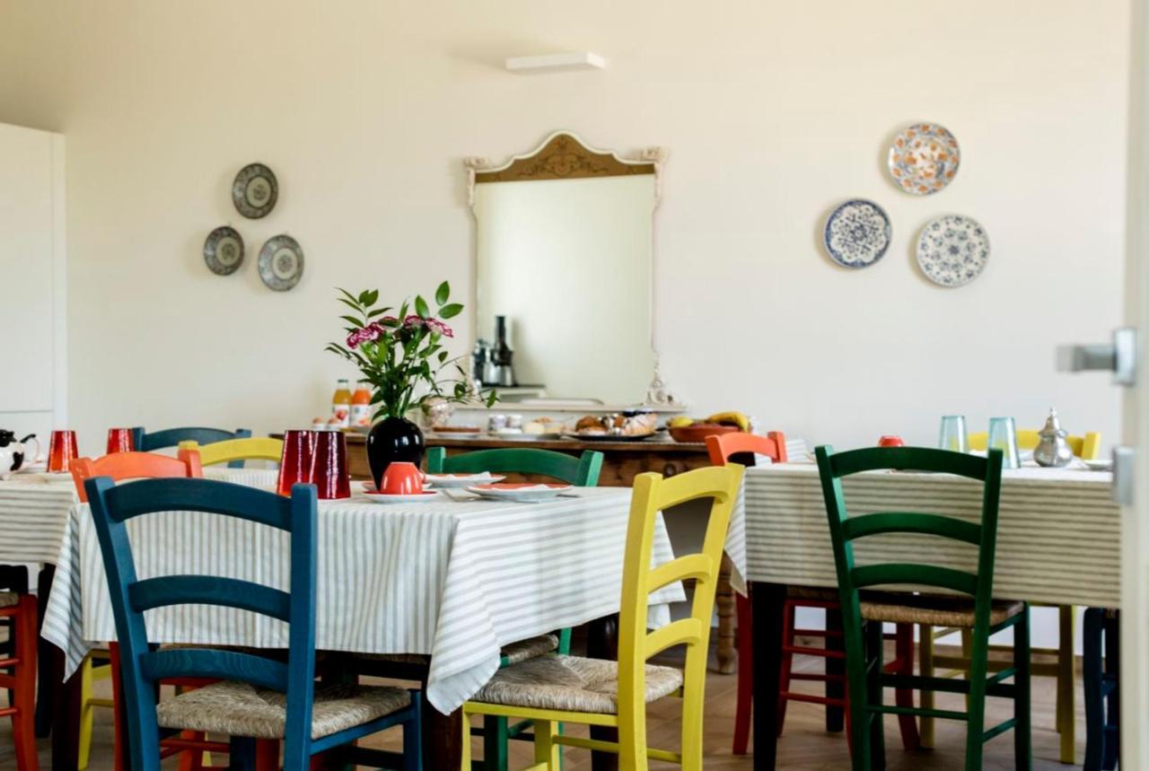 Le Vecchie Persiane - Bed & Breakfast Диано-д'Альба Экстерьер фото