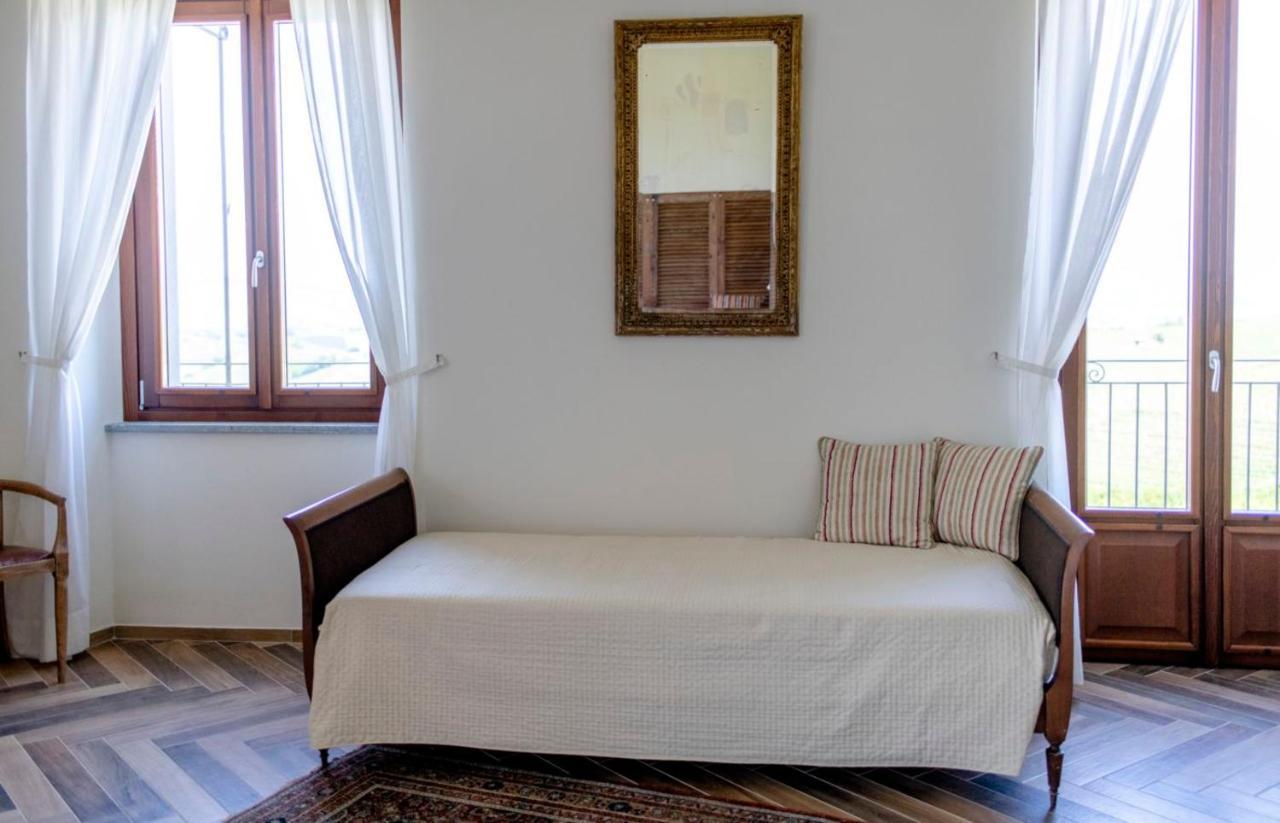 Le Vecchie Persiane - Bed & Breakfast Диано-д'Альба Экстерьер фото